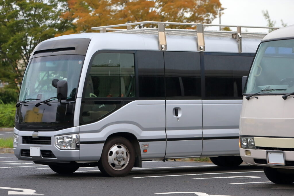 白バスは違法？バス購入から事業開始までの正しい流れを紹介