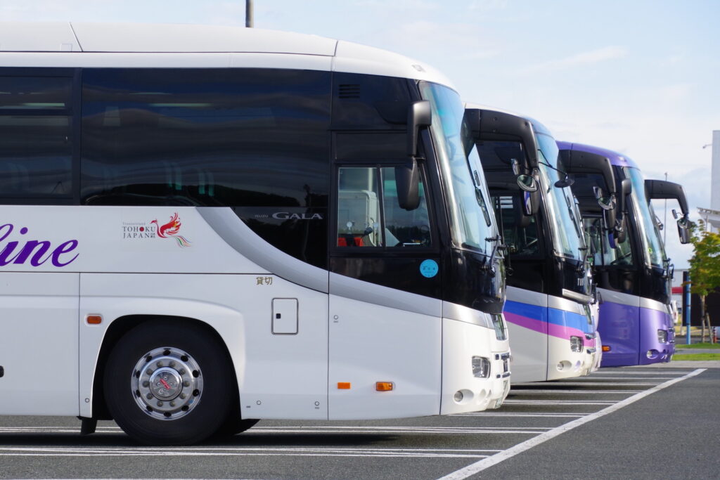 貸切バス事業（一般貸切旅客自動車運送事業）の開業に必要な要件や流れとは？
