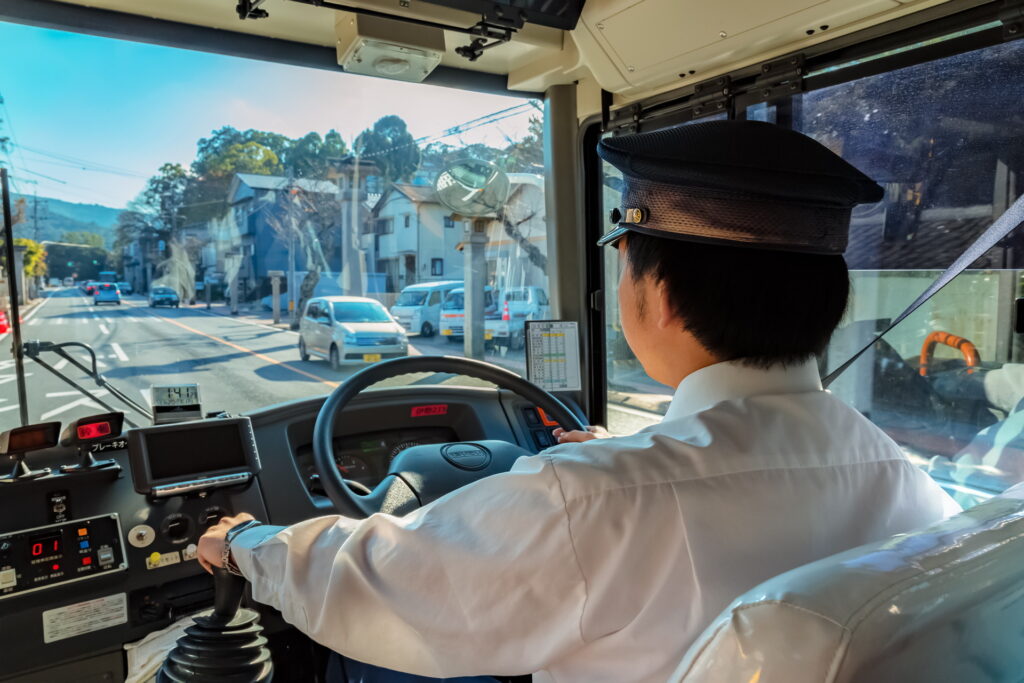 バスの運転手に必要な免許とは？取得するための条件や流れについて