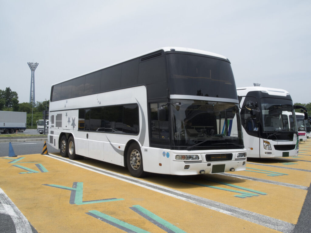高速道路を走れるバスを購入するには？注意点をわかりやすく解説