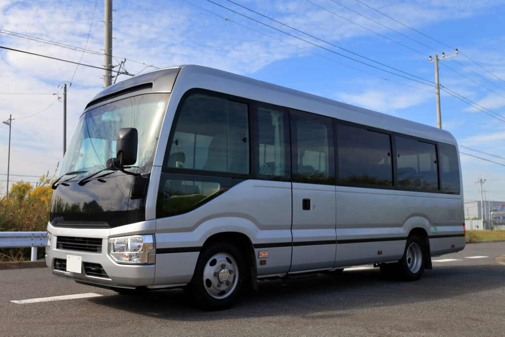 小型中古バスの特徴や人気メーカーについて詳しく紹介